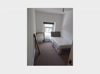Roomgo UK - Room Available in 2-bed House, Newport - £500 pcm