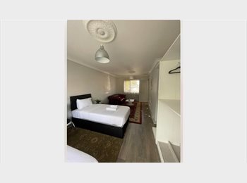 Roomgo UK - Double room, Romford - £850 pcm