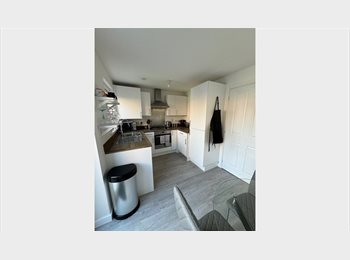 Roomgo UK - Double Bedroom in 2 Bedroom Semi-Detached House with Garden, Wantage - £725 pcm