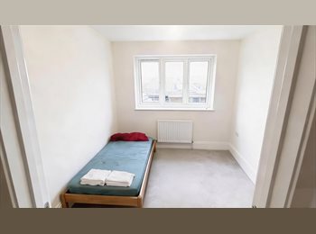 Roomgo UK - Double Room (Bills Inc + Wi-Fi) – Leighton Buzzard LU7 – Move in Now!, Leighton Buzzard - £650 pcm