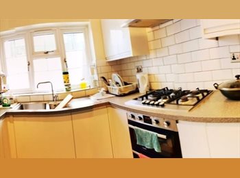 Roomgo UK - A bright and spacious bedroom situated in a good location in London, E5, with all bills inclusive., Shacklewell - £800 pcm