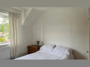 Roomgo UK - Double room to rent Kings Stanley, Gloucester - £600 pcm