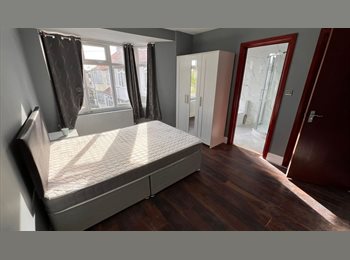 Roomgo UK - Spacious en-suite room for single occupany bills included, South Harrow - £975 pcm