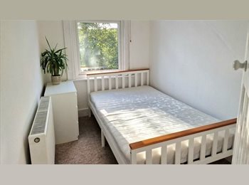 Roomgo UK - Bright Cosy Room in Great Location, Fortis Green - £550 pcm