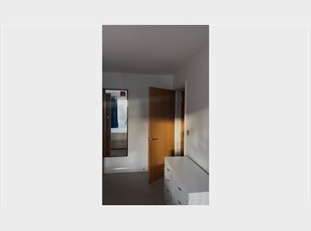 Roomgo UK - Large Furnished Double Room available for rent, Bills Included, Southend - £850 pcm