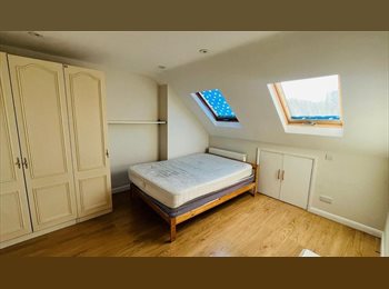 Roomgo UK - Bright Double Rooms to Rent – Vegan-Friendly Home, Waddon - £800 pcm