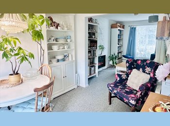 Roomgo UK - Bright Double room in a Lovely House Share, Trumpington - £1,000 pcm