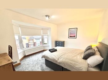 Roomgo UK - Double Bedroom Salford, Salford - £700 pcm