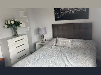 Roomgo UK - Double Room rent £750pcm incl bills, Slough - £750 pcm