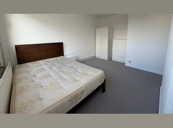 Roomgo UK - Large double room to rent in Putney (SW15), Putney - £800 pcm