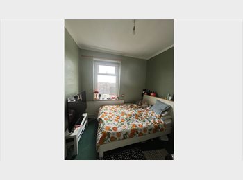 Roomgo UK - Double Room & Attic, Barry - £700 pcm