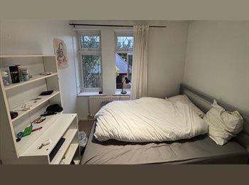 Roomgo UK - Room in Wapping with 3 mid-20 flatmates, Wapping - £1,050 pcm