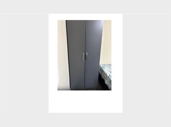 Roomgo UK - Rooms Available in Newly Renovated House – Kingston Road, Ilford, Loxford - £375 pcm