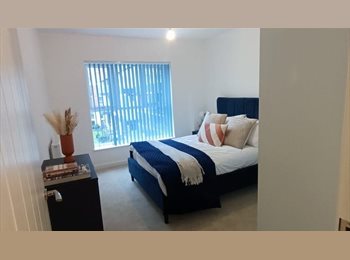 Roomgo UK - Modern double in lovely apartment w/ own bathroom, Hayes - £1,080 pcm