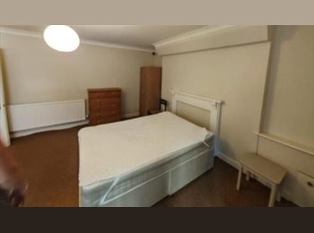 Roomgo UK - Clifton Basement Flat - 1 room - July/August, Clifton - £550 pcm