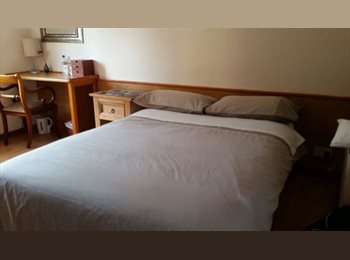 Roomgo UK - Beautiful bespoke large room with ensuite bathroom CB5, Chesterton - £820 pcm