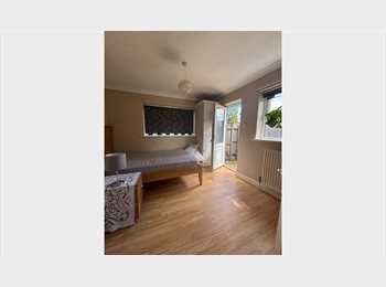 Roomgo UK - Large Double Room, Private Entrance, Large Garden, Spalding - £490 pcm