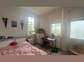 Roomgo UK - Two rooms available in a cozy and well-loved 3-bedroom flat in the heart of Islington/Angel!, Islington - £1,350 pcm