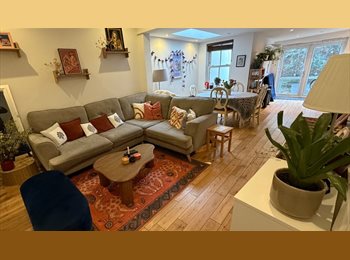 Roomgo UK - Large Double Room - Hammersmith - available now, Hammersmith - £1,250 pcm