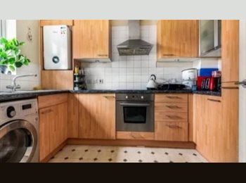 Roomgo UK - Double room in gated estate, Downham - £650 pcm