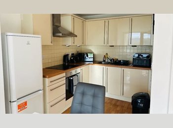 Roomgo UK - Cozy En-suite Room in M3 (Chapel Street) – All Bills Included, £525 pcm, Spinningfields - £525 pcm