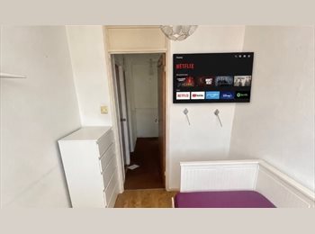 Roomgo UK - Single Room E16, Canning Town - £700 pcm