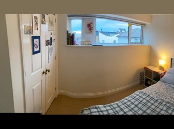 Roomgo UK - Double room in brightly lit apartment, Clapham - £900 pcm