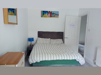 Roomgo UK - Room to rent - Tonypandy, Porth - £400 pcm