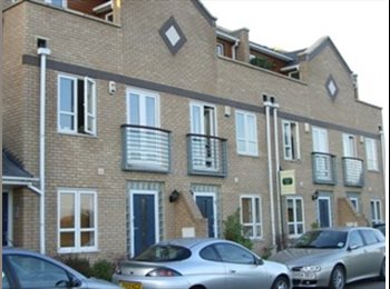 Roomgo UK - Modern double room with en-suite close to town centre + Bicester Village, Bicester - £785 pcm