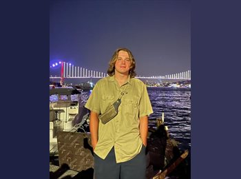 Roomgo UK - James - 22 - Gloucester