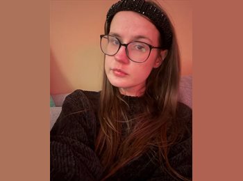 Roomgo UK - Emma - 32 - Charing Cross