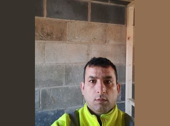 Roomgo UK - Halil - 42 - Bakersfield