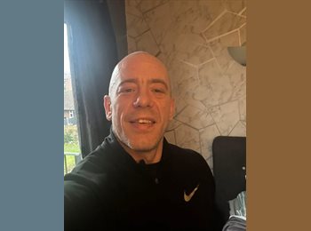 Roomgo UK - John  - 43 - Manchester