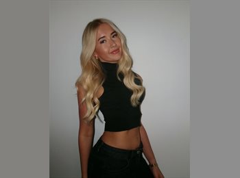 Roomgo UK - Lucy - 22 - Charing Cross