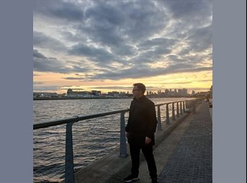 Roomgo UK - Fian - 30 - Camden Town