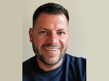 Roomgo UK - Nandor - 43 - Harrogate