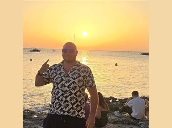 Roomgo UK - Marcus - 44 - Devizes