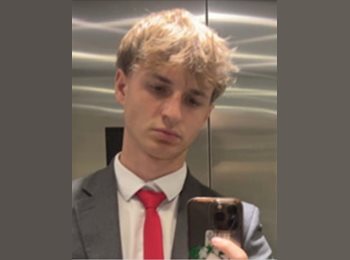 Roomgo UK - Erik - 20 - Camberley