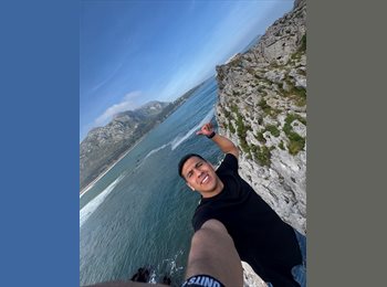 Roomgo UK - Aaron M - 24 - Charing Cross