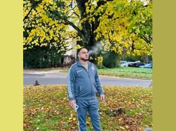 Roomgo UK - Zeeshan - 30 - Sheffield