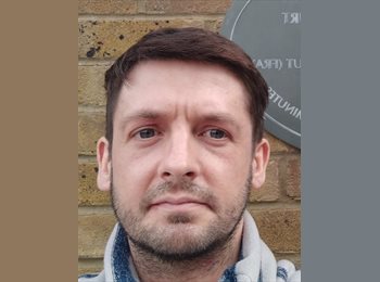 Roomgo UK - Pete - 41 - Colliers Wood
