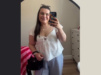 Roomgo UK - Phoebe - 25 - Surbiton