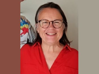 Roomgo UK - Susan Hall - 61 - Carmarthen