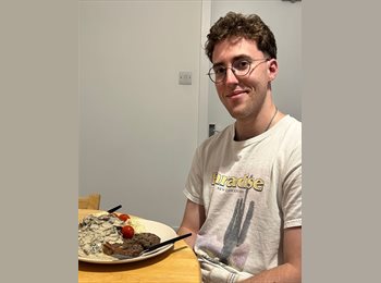 Roomgo UK - Eddie - 22 - Battersea
