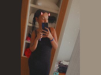 Roomgo UK - Chloe - 25 - Huddersfield