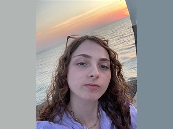 Roomgo UK - Sarah - 20 - Petersfield