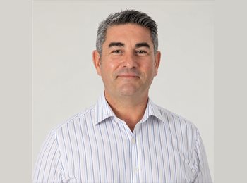 Roomgo UK - James - 52 - Leeds