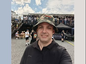 Roomgo UK - Andrew - 42 - Sheffield