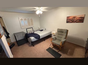 Roomgo US - Master Bedroom Walking Distance From Old Town, Scottsdale - $960 pm