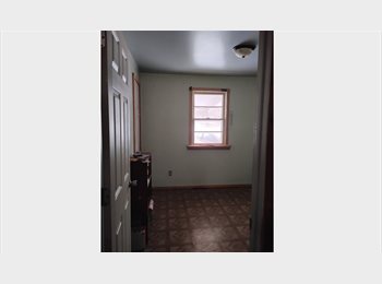 Roomgo US - Cozy Private house - Private Room with Shared Bathroom, Rockford - $700 pm